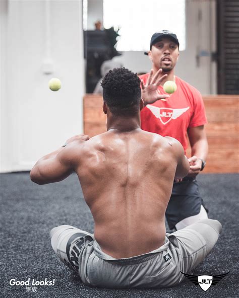 Saquon Barkley Shirtless - Tiki Barber Explains his Saquon Barkley ...