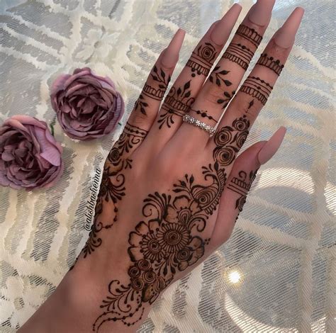Simple Mehndi Henna Designs
