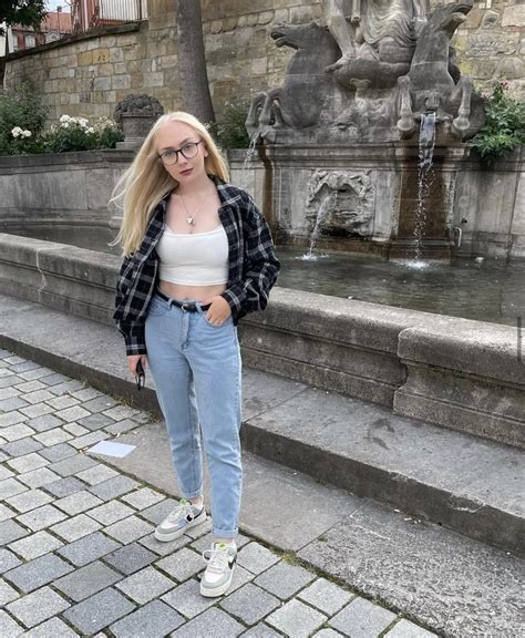 (18) to be honest with would you masturbate to my nudes if i ever sent you some ? | Scrolller