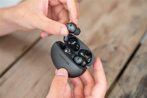 Google Pixel Buds 2a vs. OnePlus Buds 4: Which Wireless Earbuds Win?