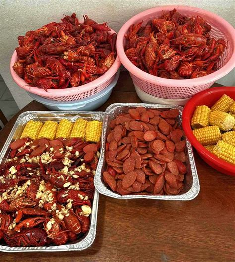 Người Việt Rao Vặt Crawfish Tiền Đình - Vị Ngon Cajun & Garlic Butter ...