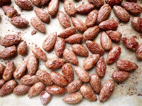 Cinnamon Maple Roasted Almonds - Perchance to Cook