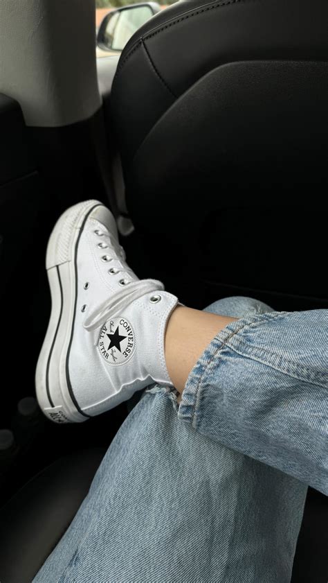 Jasmyn Rose | big lights are rarely ever on in my apartment 🧍🏼‍♀️ | Instagram