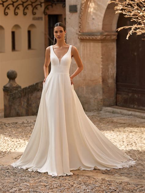 Sleeveless Crepe Cummerbund A-line Wedding Dress