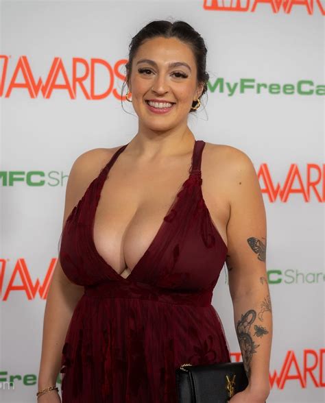 Tati Evans Age, Career, Family, Net Worth, Height Bio 2024 - Profiles Networth