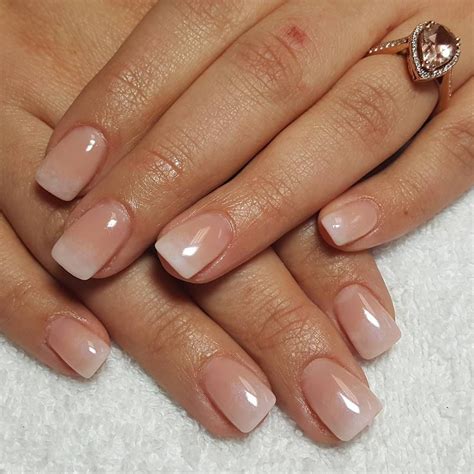 This Hack Makes a French Manicure Looks Incredible on Short Nails ...
