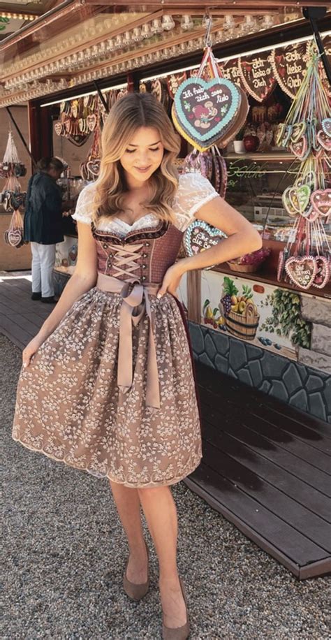 Pin by karoline simonetto on Trajes oktober | Dirndl dress oktoberfest ...