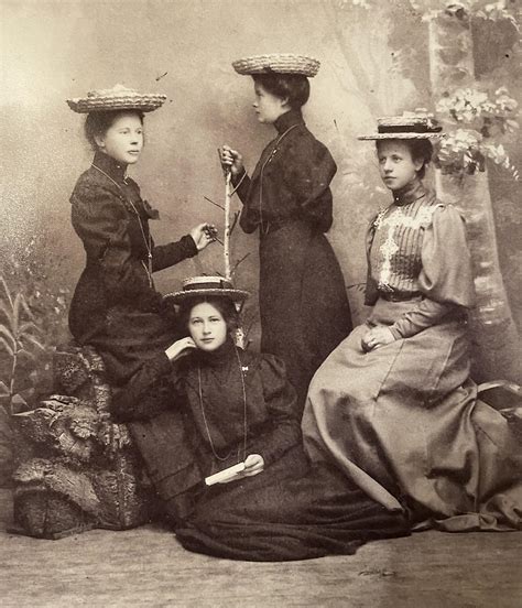 My great grandmother and her friends. Sweden in 1900. : r/OldSchoolCool