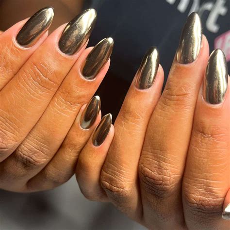 22 Silver Chrome Nail Ideas for a Futuristic Manicure
