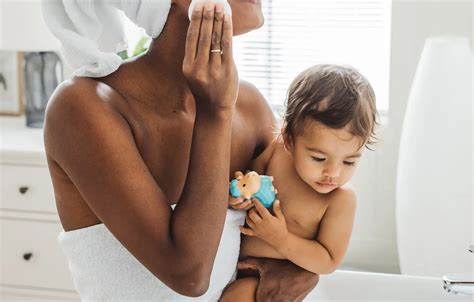 Can You Use Retinol While Breastfeeding? Identifying the Risks and ...