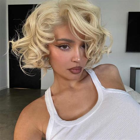 Kylie Jenner's Marilyn Monroe-Inspired Blonde Bob Is Stunning Fans - Nuvole di Bellezza