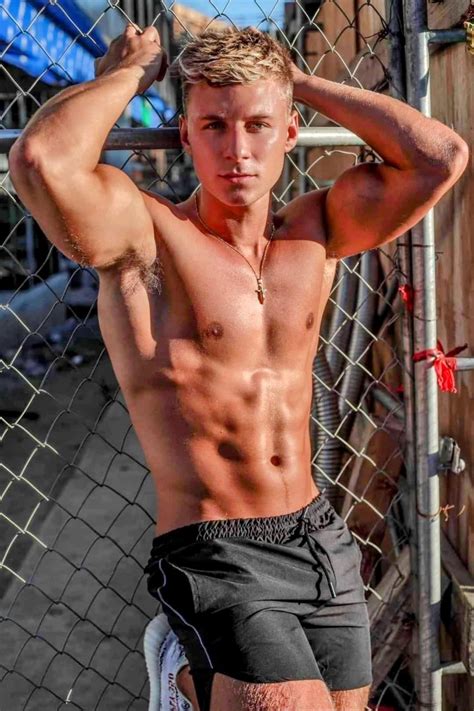 hot dads and super twinks on Tumblr