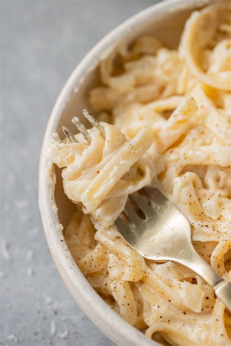 Healthy Alfredo Sauce | The Clean Eating Couple