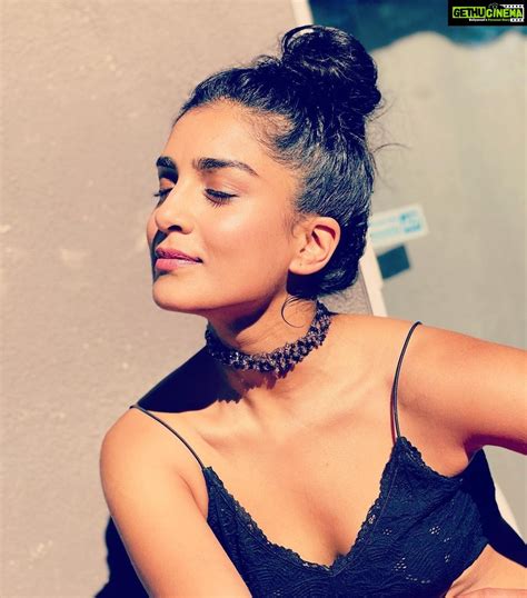 Actress Pallavi Sharda Instagram Photos and Posts December 2021 | Gethu ...