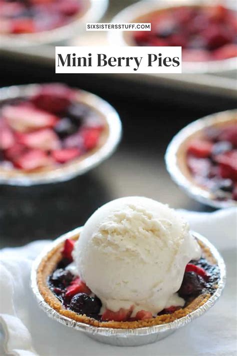 Mini Berry Pies Recipe - Six Sisters' Stuff