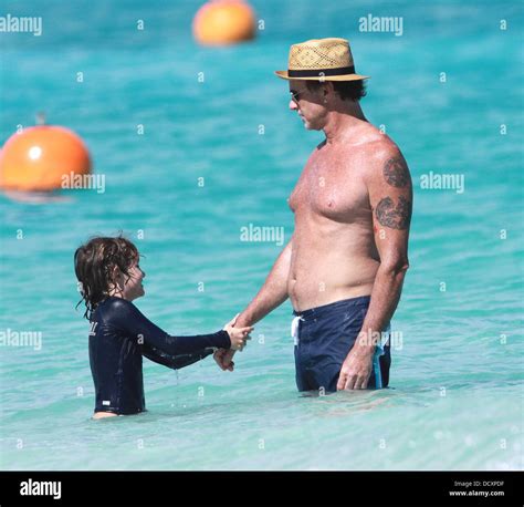 Red Hot Chili Peppers drummer Chad Smith with his son Beckett Stock ...
