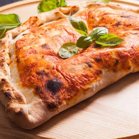 Calzone vs Stromboli » What's The Difference?