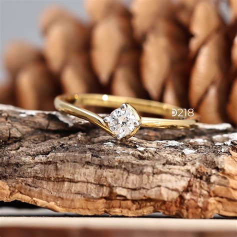 Stunning Ainsley Earhardt's Round Solitiare Engagement Ring - D218 Jewels