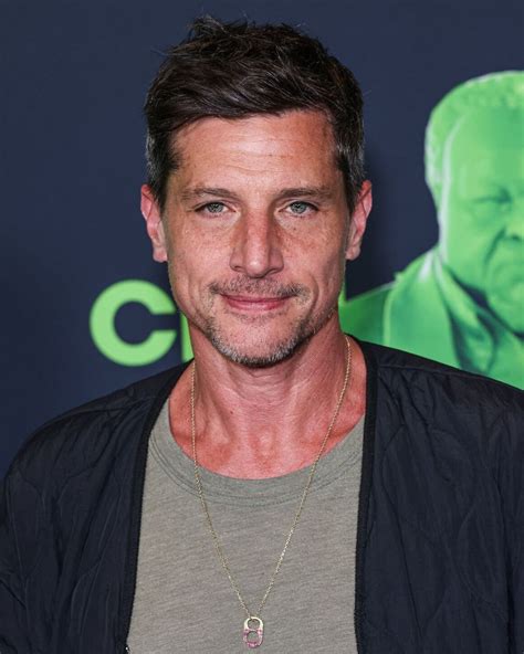 Simon Rex lives off the grid in a 'glam' shipping container – Socialite ...