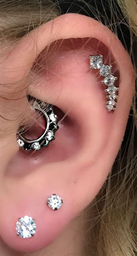 cute ear piercing ideas | Ear piercings helix, Cute ear piercings, Ear ...