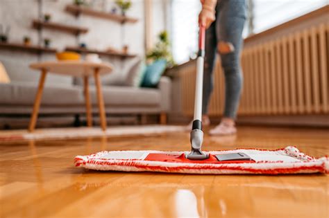Cleaning Hardwood Floor