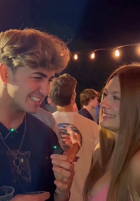 ЭЙ РОДИТЕЛИ НЕСИТЕ СВОИ БАБКИ #песня | u𖣂 (@yulskiik)