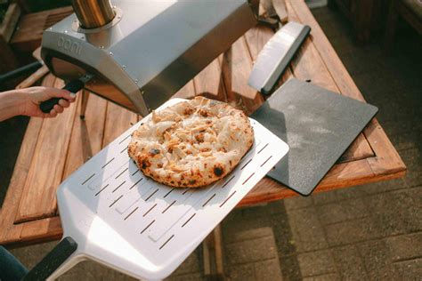 Buy Ooni 12” Perforated Pizza Peel – Long Handle Perforated Aluminium ...