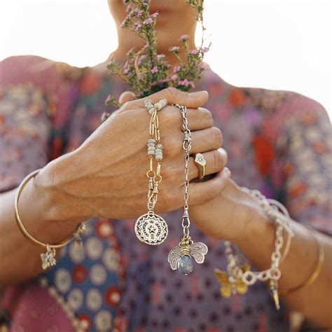 What Do Bees Symbolize? Exploring Bee Symbolism - Waxing Poetic