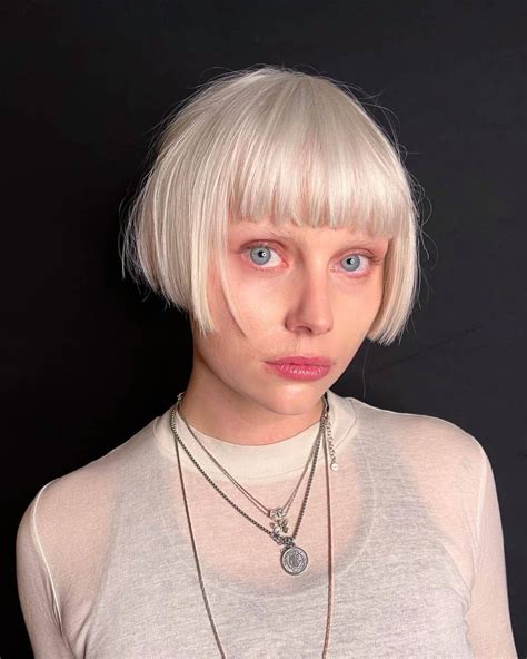 30 Ear-Length Bobs That Can Be Styled In Minutes Choppy Bob With Fringe ...