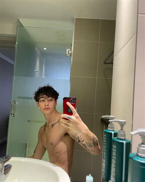 Luca Schaefer-Charlton – @guytography on Tumblr