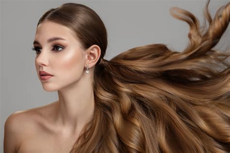 9 Best Hair Dyes to Lighten Dark Hair Without Bleach – Salon Rates