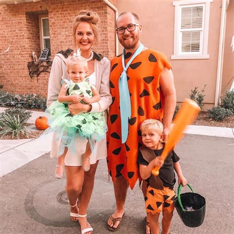 The Flintstones Family Costumes 30 Creative Family Halloween Costumes
