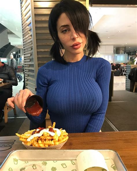 Alexis Mucci Pictures (42 Images)