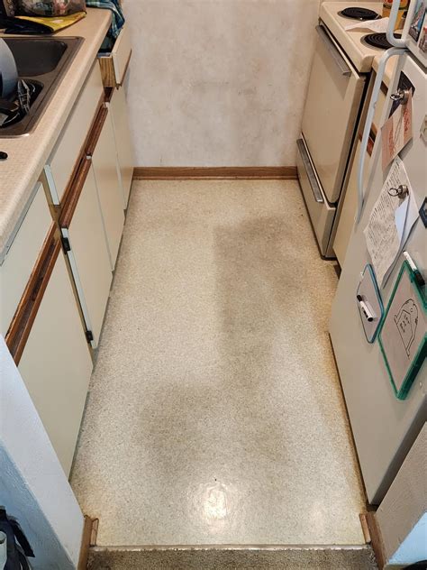 How Do I Clean Linoleum Floors