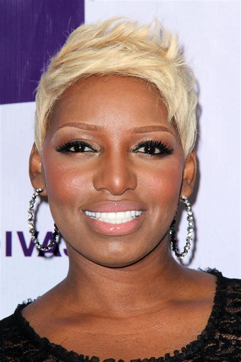 36 Beautiful and Famous Celebrities With Full Dentures - Hood MWR