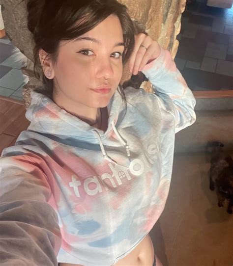 "Mommy Fanhouse sent me a hoodie 🥺" : r/SuniDey_