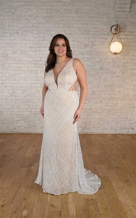 Sheath gown wedding dress | Beachweddingtips.com