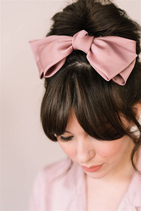 Oversized Hair Bow: The Hair Accessory I'm Currently Obsessed With ...