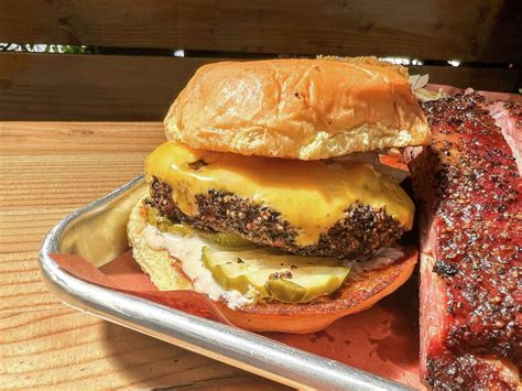 Moo’s sets the standard for Texas-style barbecue in Los Angeles