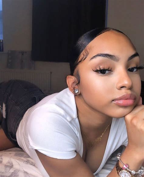 A1Baes (@a1baess) • Instagram photos and videos | Light skin girls, Short hair glasses, Baddie ...