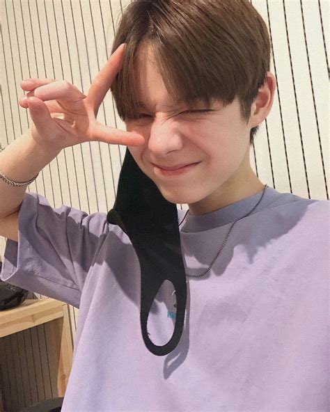 Trainee A - JJ 🐻 | Namorado dos sonhos, Figurinhas engraçadas, Namorados