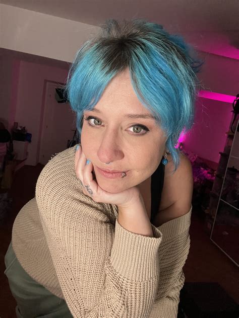 Proxy Paige on Twitter: "I’ll be going live in 4-5 hours. Then again in ...