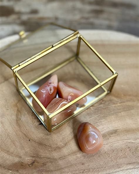 Abrikoos agaat trommelsteen – Lola, Moon and Stars