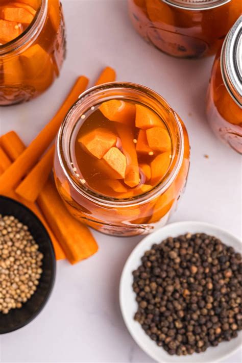 Quick Pickled Carrots - xoxoBella