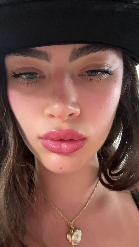 Colleen.333 (@colleen.333) - Urlebird