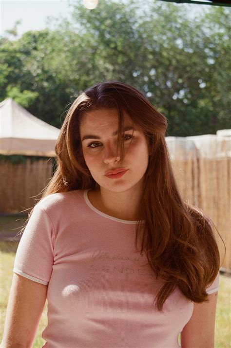 L'artiste Adèle Castillon dévoile son premier album solo