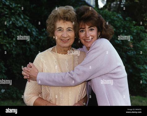 Maureen lipman hi-res stock photography and images - Alamy