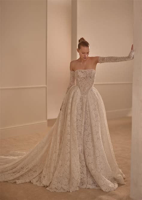 Elegant Scarves to Classy Princess Silhouettes: The 7 Biggest Spring 2025 Bridal Trends [PHOTOS]