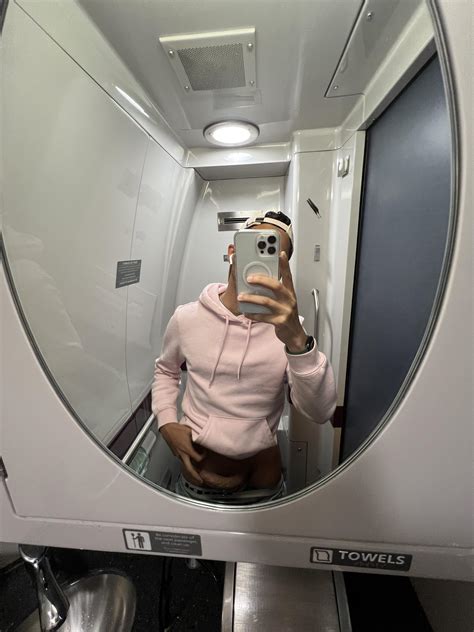 Nudes on the train 😈 : r/twinks