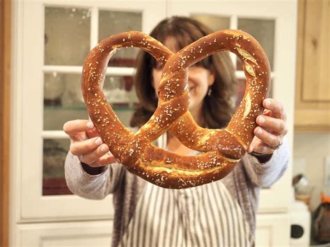 Easy Giant Bavarian Pretzels (Laugenbrezels soft pretzels) | Recipe ...